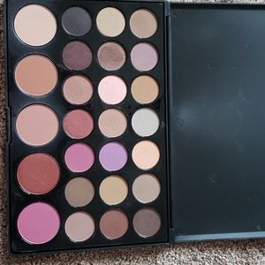 Crown 26 Shade Eyeshadow Palette